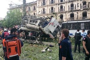 stanbul'da polis otobsne bombal saldr