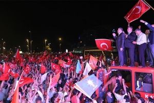 Hainlere kar dimdik ayaktayz