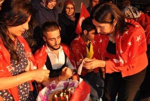 Demokrasi nbetinde asker adaylarna kna yakld
