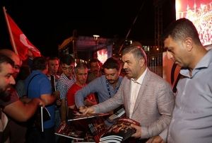Demokrasi nbeti kesintisiz sryor