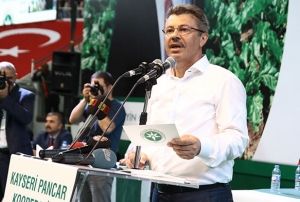 Kurulda 7 bin kiilik salon hncahn doldu 
