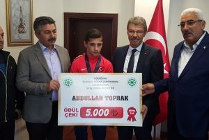  Milli Greiye Kayseri ekerden 5 bin TL dl