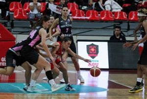 Bellona AG, Euro Cup'ta Pinkk Pecsi  65-47 malup etti