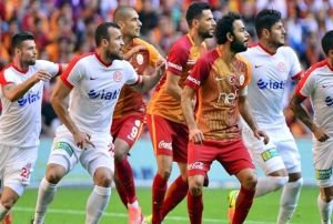 Galatasarayda 3 isim kadroda yok
