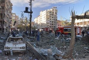 Diyarbakr Emniyetine Bombal Saldr