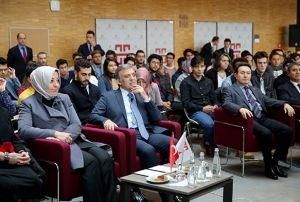 11. Cumhurbakan Gl, Abdullah Gl niversitesinde derse katld