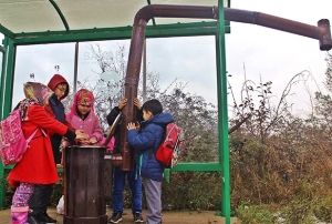 ocuklar mesin diye otobs durana soba kurdu