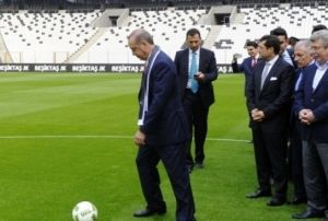 Yldzlar Karmas terre tepki iin sahaya kacak