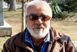Hacca gitmek iin ayakkab boyuyor