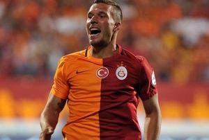 Podolski, Japonyaya transfer oluyor