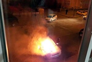  Kayseri'de otomobil alev alev yand