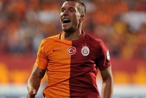 Podolski'den Fenerbahelileri kzdran paylam!