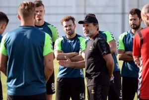 Konyaspordan Aykut Kocaman aklamas