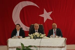 Vali Kam Felahiyede Muhtarlarla Bulutu