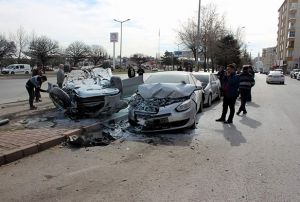 Takla atan otomobil 3 araca zarar verdi
