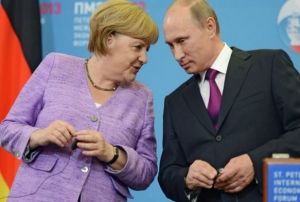 Putin, Merkel ile bir araya geldi