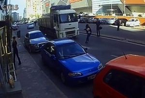 Gen kz ezilmekten son anda kurtuldu