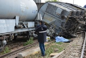 Tren vagonu devrildi: 1 l