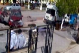 Otomobilin arpt motosikletteki genler havaya savruldu