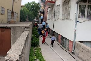  Dumanlarn sard apartmandan can havliyle ktlar