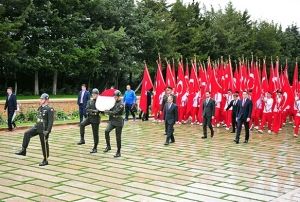Genler Atann huzurunda