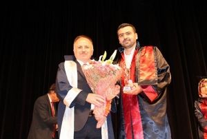ER lahiyat Fakltesi 49uncu mezunlarn verdi