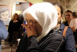 ehit tablolar annelerini alatt