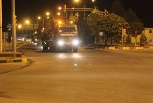 Gece Suriye snrna frtna obs sevkiyat yapld