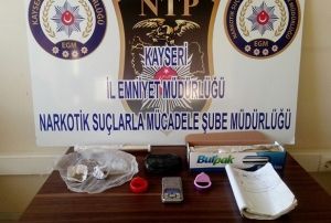 Zehir tacirlerine operasyon: 3 gzalt