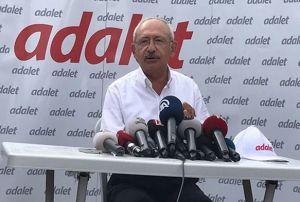 Adaleti siyasetin emrine verirseniz Trkiye'de demokrasi olmaz