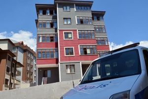 Benim iin zlmeyin notu brakp 4. kattan atlad