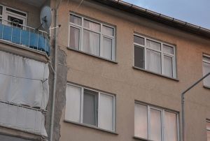 4. katn penceresinden den hemire hayatn kaybetti