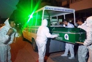 20 yllk retmen evinde l bulundu