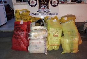 Kepek torbalarnn altna gizlenmi 272 kilo esrar ele geirildi