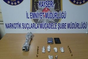 Zehir tacirlerine operasyon: 4 gzalt