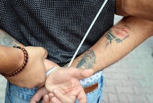 Koluna 'Yurtta Sulh Konseyi' dvmesi yaptran zanl hakim karsnda