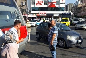 Tramvay otomobile arpt, trafik aksad