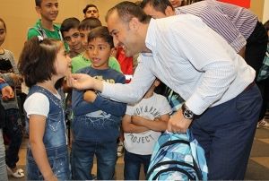 Devlet Suriyeli ve Trk ocuklar kaynatryor