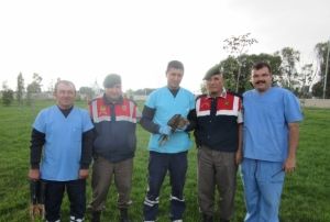  Yaral kzl ahin kuunu Jandarma ekipleri kurtard