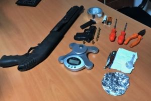Aracn motoruna uyuturucu ve hassas terazi saklamlar