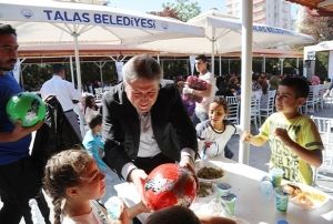 Bakan Palancolu ocuklarla biraraya geldi