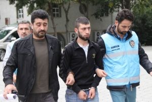 Evinde bir kiiyi pompal tfekle ldren kardeler adliyeye sevk edil