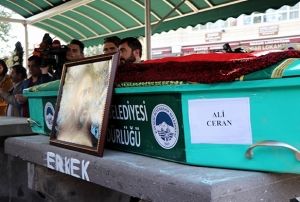Ali Ceran son yolculuuna uurland