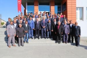 Vali Kam Sarolanda muhtarlarla bir araya geldi