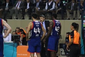 Anadolu Efes deplasmanda galip