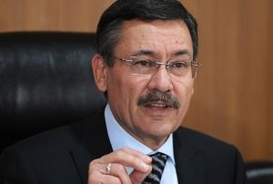 Melih Gkek veda ederken belediye meclisi yeleri gzyalarn tutama
