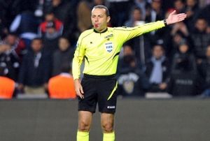 UEFA'dan Cneyt akr'a kritik grev