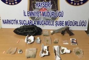  Uyuturucu operasyonunda 4 kii yakaland