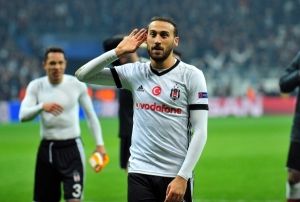 Cenk bu kez asistiyle tribnleri ayaa kaldrd