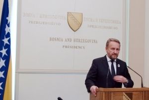 Bakir zetbegovi: Bosna Hersek artk gelecee bakmal